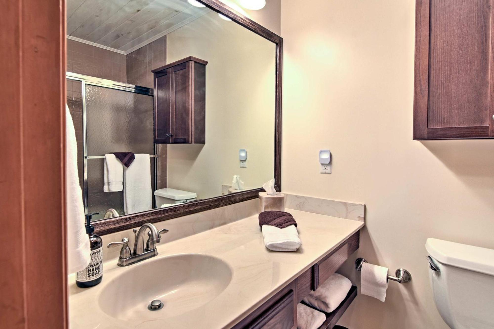 Beech Mountain Condo With Balcony, Walk To Resort! Exterior photo
