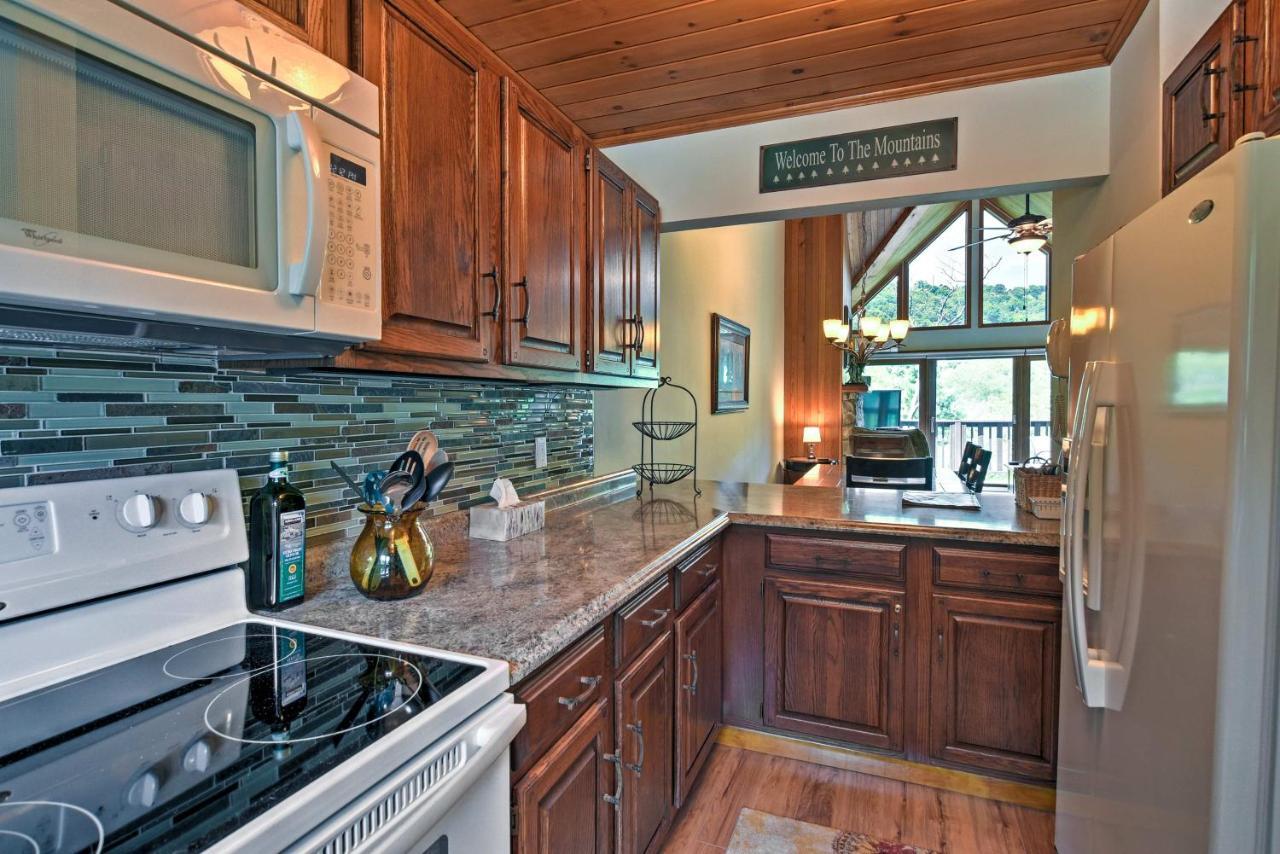 Beech Mountain Condo With Balcony, Walk To Resort! Exterior photo