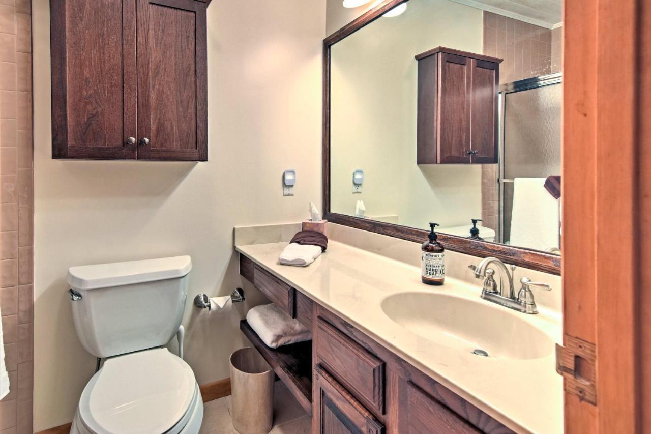 Beech Mountain Condo With Balcony, Walk To Resort! Exterior photo